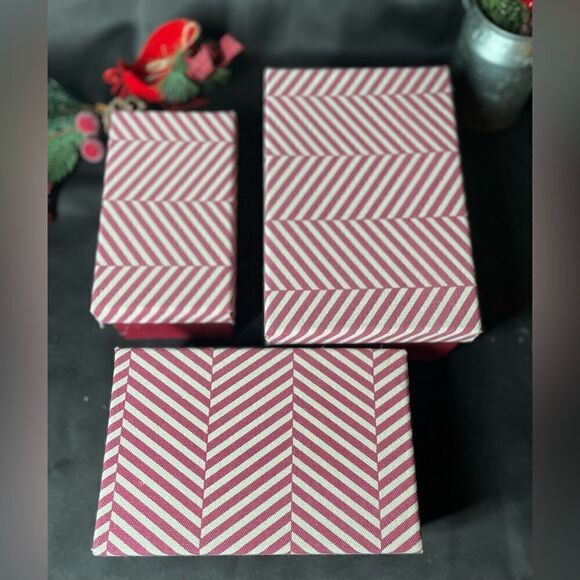 🎄❤️🎄 Christmas Nesting Fabric Gift Boxes Velvet Red Coordinating Chevron Li… - Picture 2 of 9
